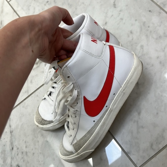 Nike Blazers Women’s - Picture 3 of 5